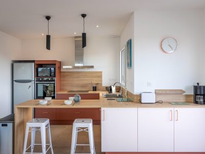 Cuisine très fonctionnelle vue mer Villa Bretagne